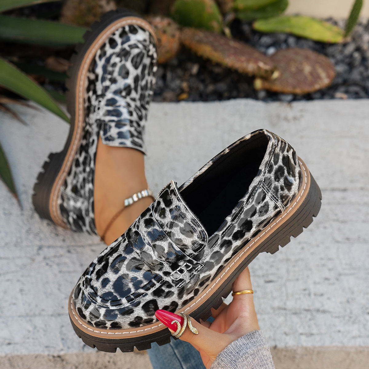 Autumn leopard print patent leather women’s shoes with vintage belt buckle design